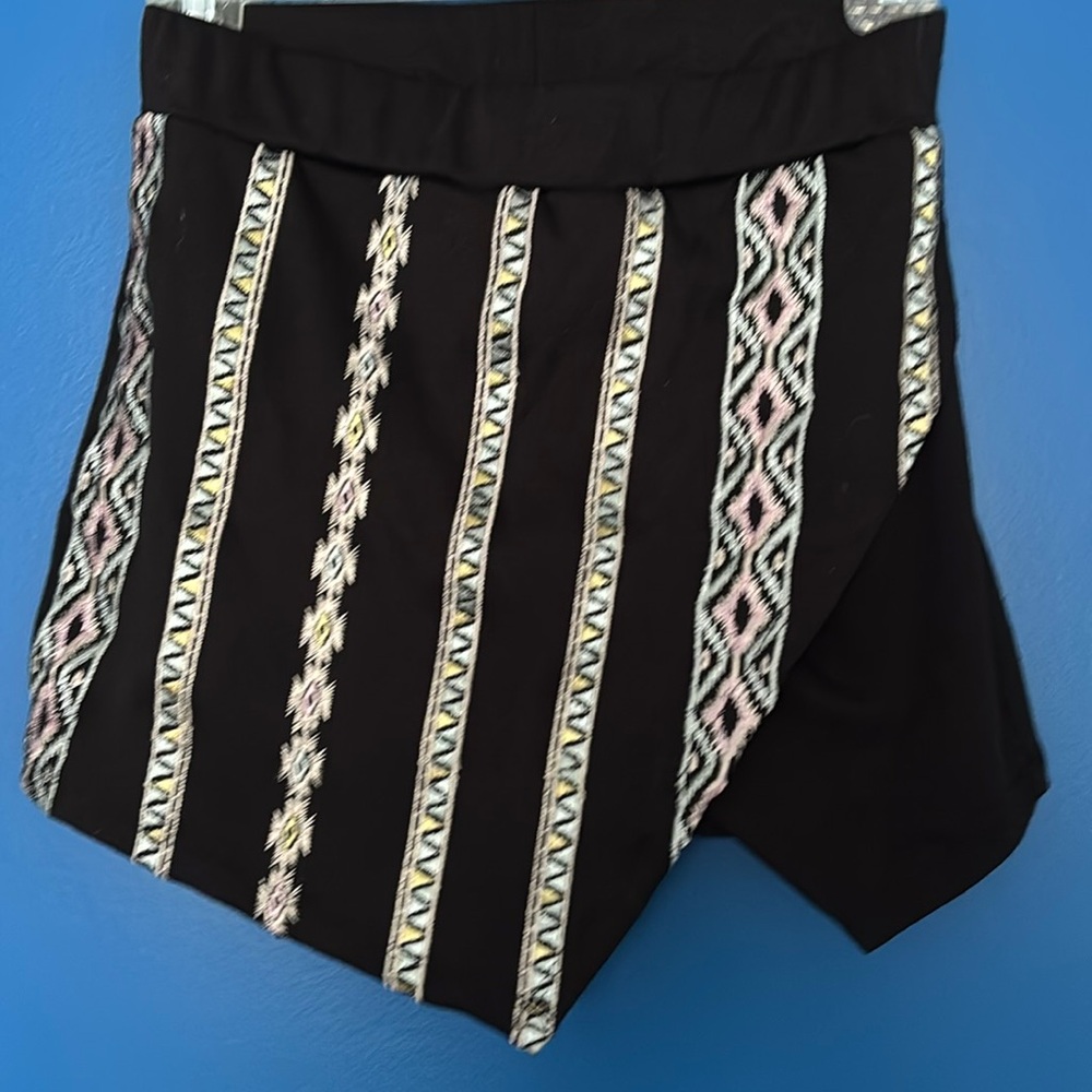 About A Girl black asymmetrical skort size small